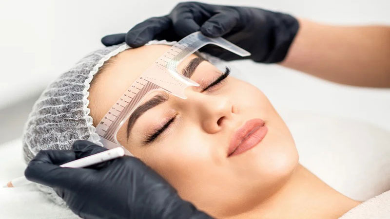 کاشت ابرو به روش FUT چیست و چگونه انجام می‌شود؟