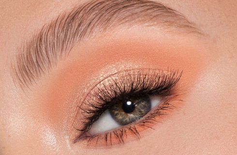 چه رنگ سایه‌ای چشم را درشت می‌کند؟ + 5 تکنیک کاربردی