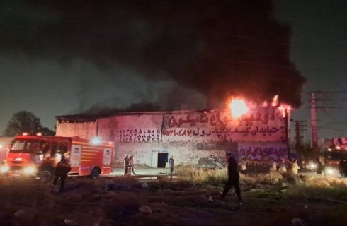 آتش‌سوزی هولناک یک کارخانه در جاده ساوه/ آخرین آمار قربانیان