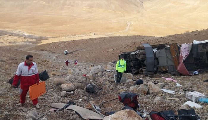 آخرین وضعیت حادثه واژگونی اتوبوس تهران–یاسوج؛ ۴ فوتی و ۱۷ مصدوم