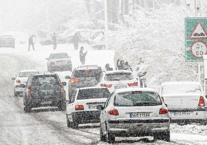 آخرین وضعیت راه‌های کشور/ بارش برف در برخی جاده‌ها و ممنوعیت تردد بدون زنجیر چرخ