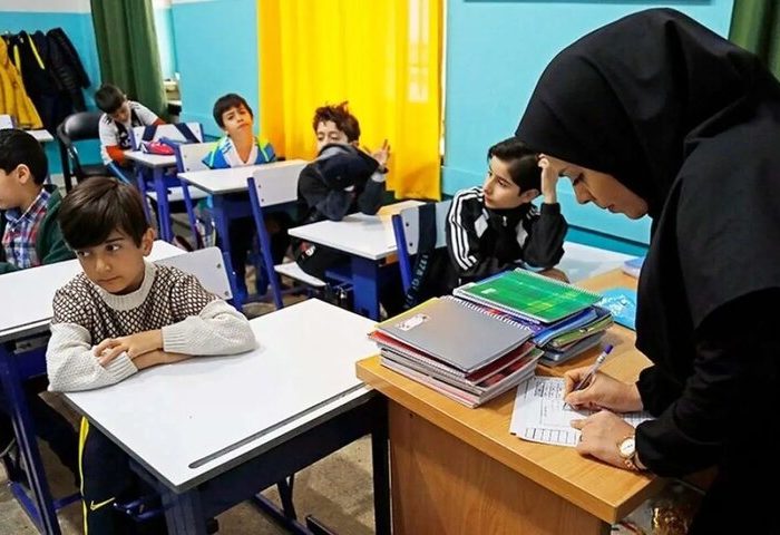 آموزش حضوری در مدارس گلستان ادامه دارد