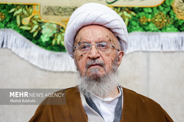 آیت الله مکارم:توازن میان جمهوریت و اسلامیت در آموزش و پرورش ضروری است