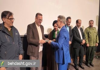 آیین تکریم رئیس دانشکده علوم پزشکی خمین با حضور مسئولان استانی و شهرستانی، اساتید، دانشجویان و کارکنان برگزار شد.