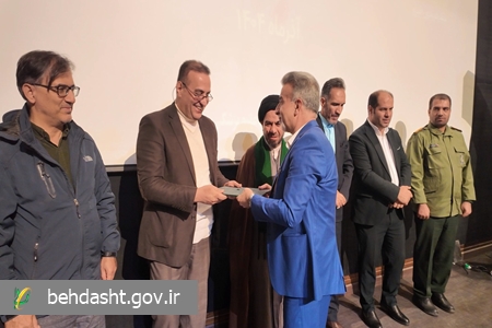 آیین تکریم رئیس دانشکده علوم پزشکی خمین با حضور مسئولان استانی و شهرستانی، اساتید، دانشجویان و کارکنان برگزار شد.