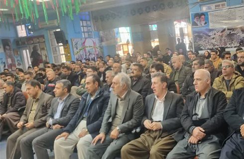 آیین گرامیداشت حماسه ۹ دی با حضور مردم و مسئولان در پاوه آیین گرامیداشت حماسه ۹ دی با حضور مردم و مسئولان در پاوه