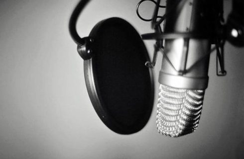 اسباب‌کشی از دهان باز به گوش باز