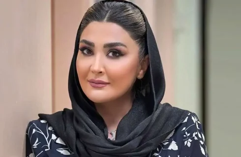 استایل شیک خانم بازیگر با لباس و کلاه کریسمسی+ عکس