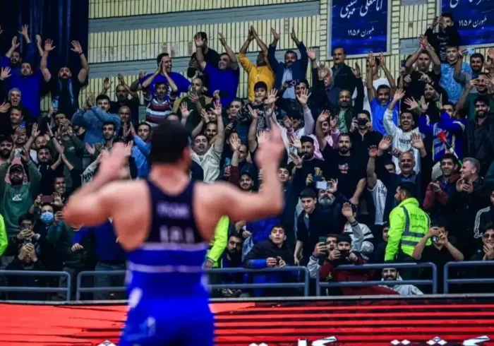 اعتراض کمیل قاسمی به تصمیمات داوری /فینال لیگ کشتی جنجالی شد