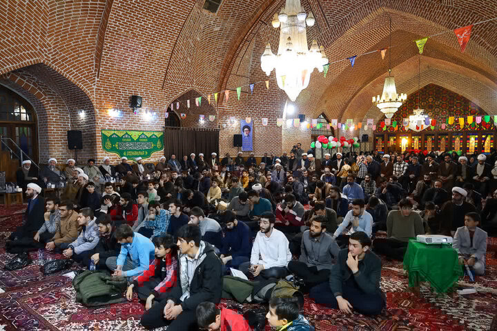 امام جمعه تبریز: محبت و رحمت، پایه استحکام خانواده است امام جمعه تبریز: محبت و رحمت، پایه استحکام خانواده است