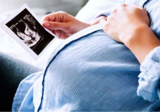 انتقال مادران باردار ساکن مناطق صعب‌العبور روستایی به شهر میناب