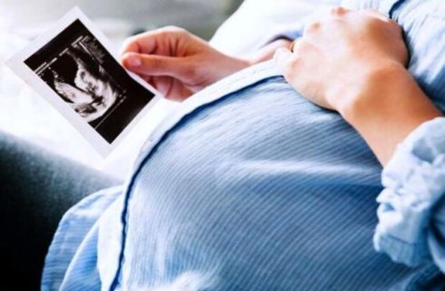 انتقال مادران باردار ساکن مناطق صعب‌العبور روستایی به شهر میناب