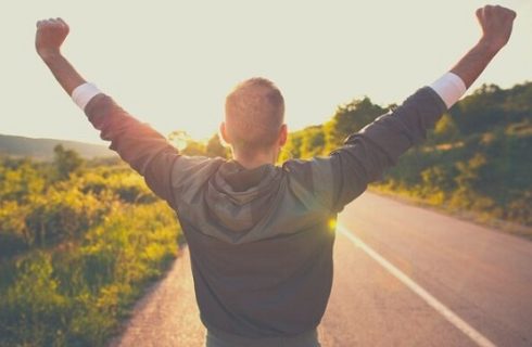 با «تعالی» به احساس رضایت و خرسندی می رسیم یا با «کمال»؟ با «تعالی» به احساس رضایت و خرسندی می رسیم یا با «کمال»؟