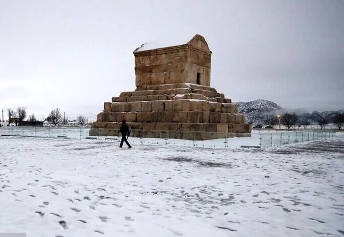 بارش برف در آرمگاه کوروش