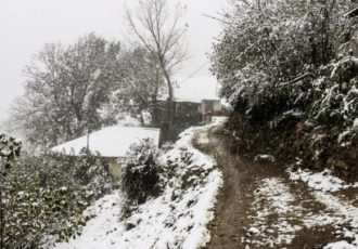 بارش برف در روستای اره چاک اشکور