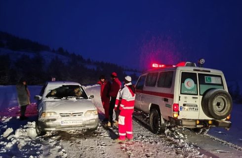 بارش برف و کولاک شدید در ۱۳ استان کشور / هلال احمر هشدار داد