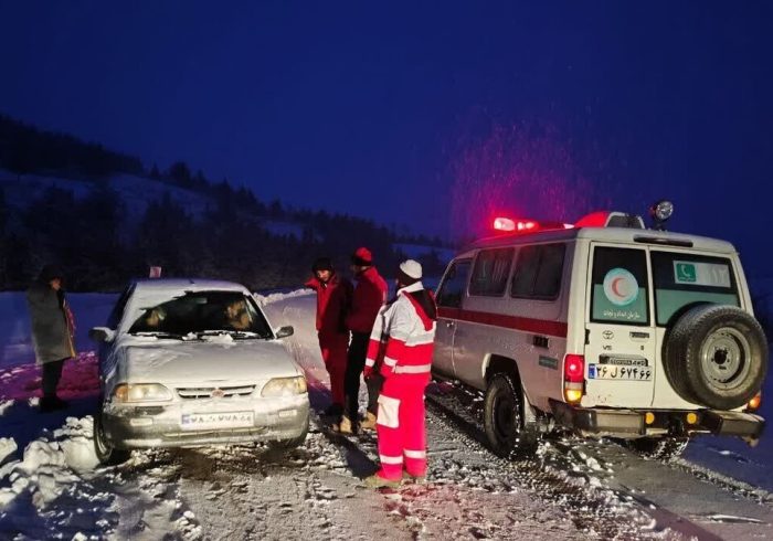 بارش برف و کولاک شدید در ۱۳ استان کشور / هلال احمر هشدار داد