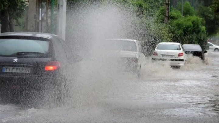 بارش شدید باران و آبگرفتگی معابر در رودسر
