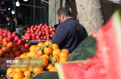 بازار شب یلدا داغ اما بی‌رمق؛فروشندگان از رکود و مردم ازگرانی می‌گویند