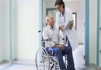 برای ورود به بازار کار درمان، حتماً باید پرستار بود؟