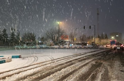 برف پاییزی خیابان‌ها و کوچه‌های بجنورد را سفیدپوش کرد