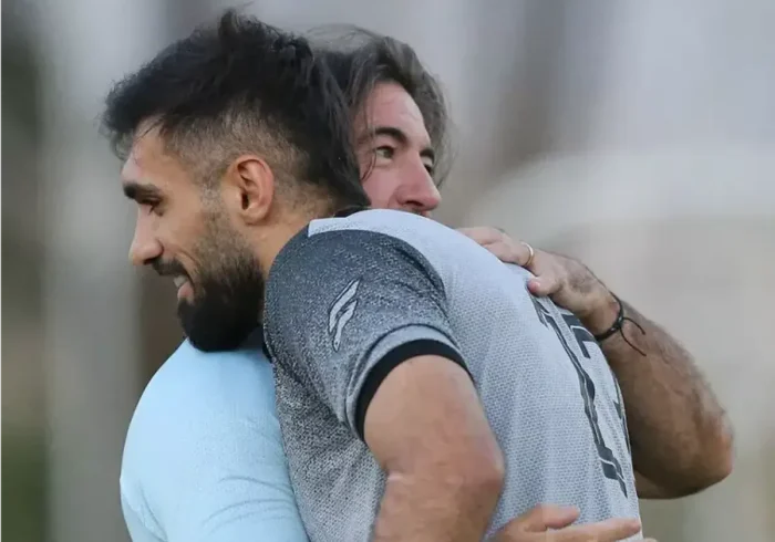 بمب خبری استقلال منفجر شد / بازیکن جنجالی دوباره به تیم برگشت