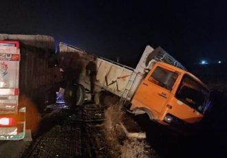 تصادف زنجیره‌ای خونین در جاده محلات – خمین / ۱۰ نفر زخمی شدند