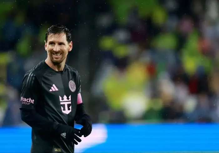 تصویر جالب از ادای احترام لیونل مسی به خدایان هندی+ عکس