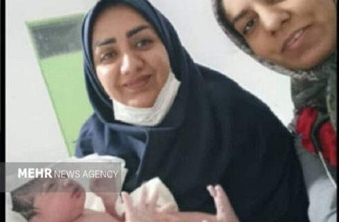 تولد نوزاد دلگانی در شرایط سخت جوی و طغیان رودخانه ها