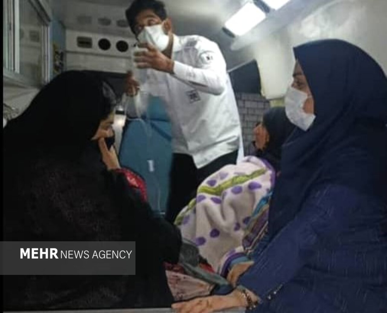 تولد نوزاد دلگانی در شرایط سخت جوی و مسیرهای مسدود