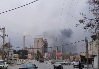 حریق در محوطه کارخانه سیمان / بررسی علت حادثه آغاز شد