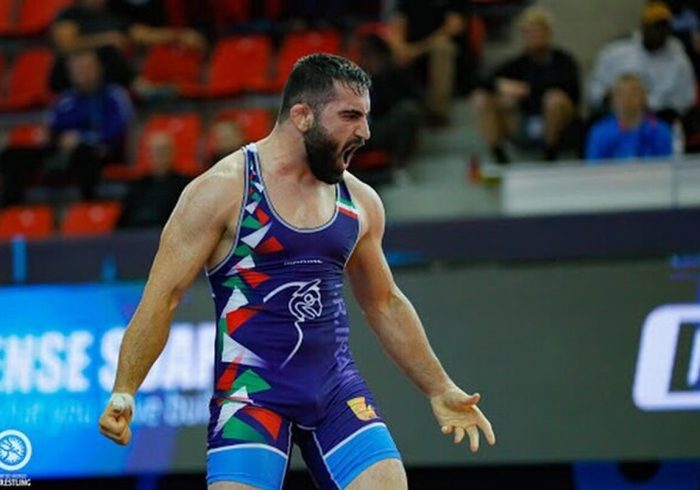 حسن یزدانی در فینال لیگ برتر کشتی آزاد مقابل مجتبی گلیج به میدان می‌رود