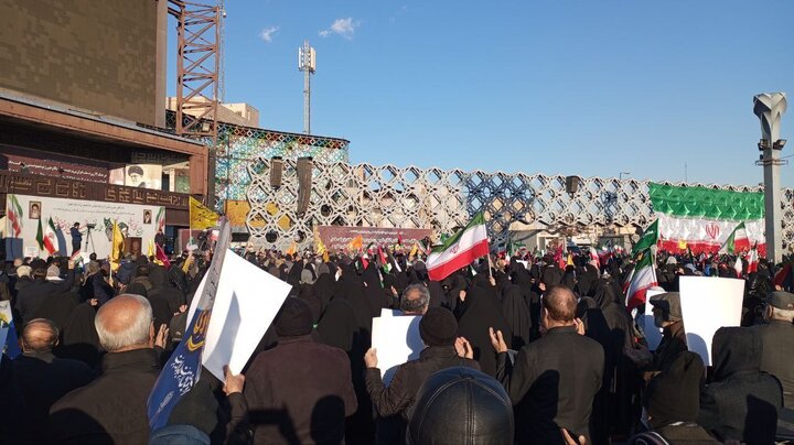 حضور مردم در ۹ دی؛ پیام روشن ملت در برابر فتنه و تحریف حضور مردم در ۹ دی؛ پیام روشن ملت در برابر فتنه و تحریف