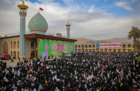 حماسه آفرینی بانوان شیرازی در گردهمایی عفاف و حجاب حرم شاهچراغ