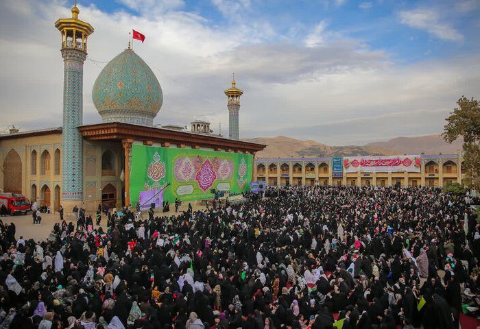 حماسه آفرینی بانوان شیرازی در گردهمایی عفاف و حجاب حرم شاهچراغ