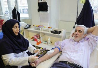 رئیس سازمان غذا و دارو خون اهدا کرد