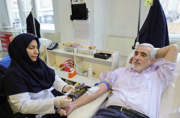 رئیس سازمان غذا و دارو خون اهدا کرد