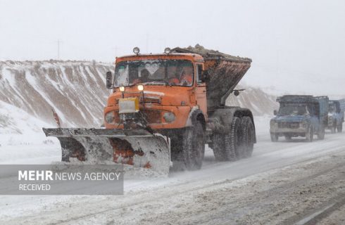 راه دسترسی ۷۰ روستای دلفان به علت بارش برف مسدود شد