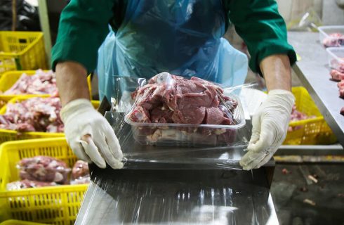 رضایی: ۵۷ هزار تن گوشت در کشتارگاههای استان مرکزی استحصال شد رضایی: ۵۷ هزار تن گوشت در کشتارگاههای استان مرکزی استحصال شد