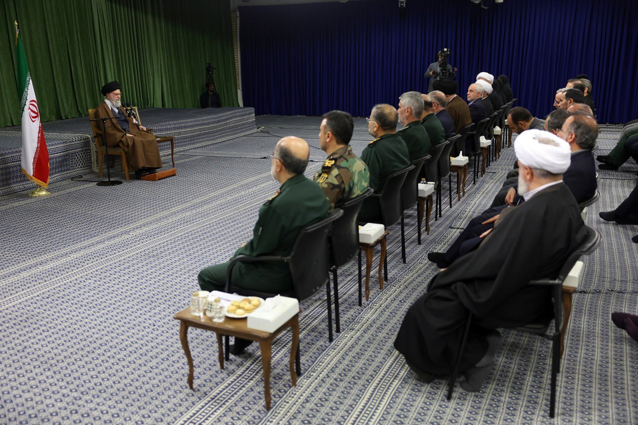 رهبر انقلاب: بهرغم مشکلات، نقاط مثبت در کشور زیاد است رهبر انقلاب: بهرغم مشکلات، نقاط مثبت در کشور زیاد است