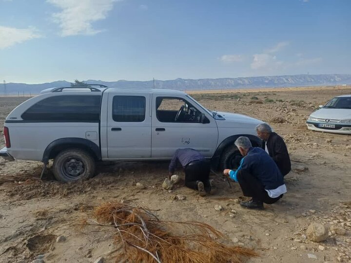 روایت فداکاری بانوی پزشک لامردی در دل سیلاب روایت فداکاری بانوی پزشک لامردی در دل سیلاب