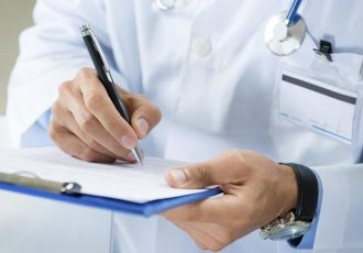 رییس نظام پزشکی: ویزیت پزشکی حداقل یک میلیون تومان است