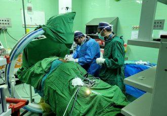 زیرمیزی برای درمان بیماران؛ تشدید رنج بیماری با هزینه‌های پنهان