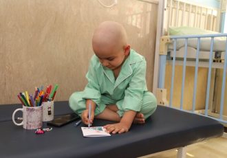 سرطان کودکان یک بیماری قابل درمان است