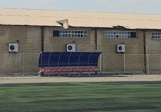 سقف پنج سالن ورزشی جاسک در پی بارندگی و طوفان اخیر تخریب شد