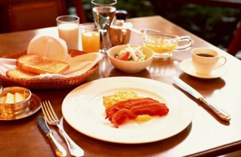 صبحانه ای محبوب و خوشمزه که فشار خون شما را بالا میبرد صبحانه ای محبوب و خوشمزه که فشار خون شما را بالا میبرد