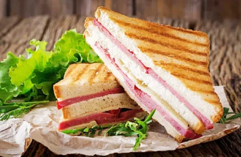 طرز تهیه اسنک با کالباس خانگی خوشمزه و پرطرفدار طرز تهیه اسنک با کالباس خانگی خوشمزه و پرطرفدار