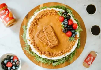 طرز تهیه دسر بیسکوییت و انار با کرم لوتوس ویژه شب یلدا طرز تهیه دسر بیسکوییت و انار با کرم لوتوس ویژه شب یلدا