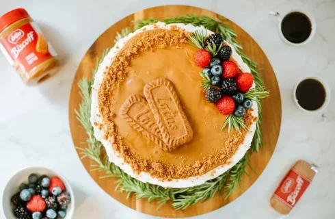 طرز تهیه دسر بیسکوییت و انار با کرم لوتوس ویژه شب یلدا طرز تهیه دسر بیسکوییت و انار با کرم لوتوس ویژه شب یلدا