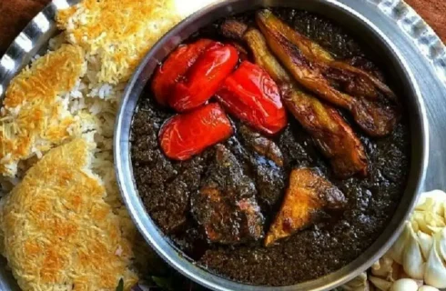 طرز تهیه قرمه مرغ در کمترین زمان/ غذای لذیذ و جذاب مخصوص دورهمیهای دوستانه طرز تهیه قرمه مرغ در کمترین زمان/ غذای لذیذ و جذاب مخصوص دورهمیهای دوستانه
